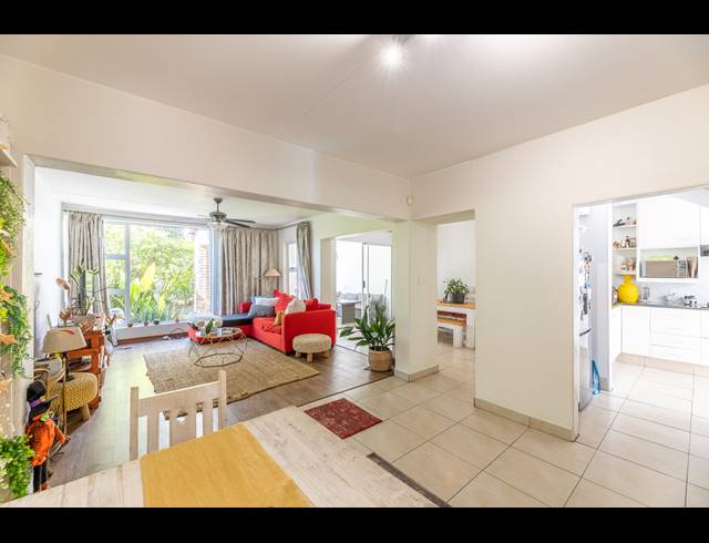 3 BEDROOM APARTMENT FOR SALE IN BRYANSTON